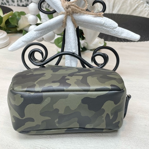 WHBM Cosmetic Case 🖤🤍NWT🖤🤍 - Picture 6 of 10
